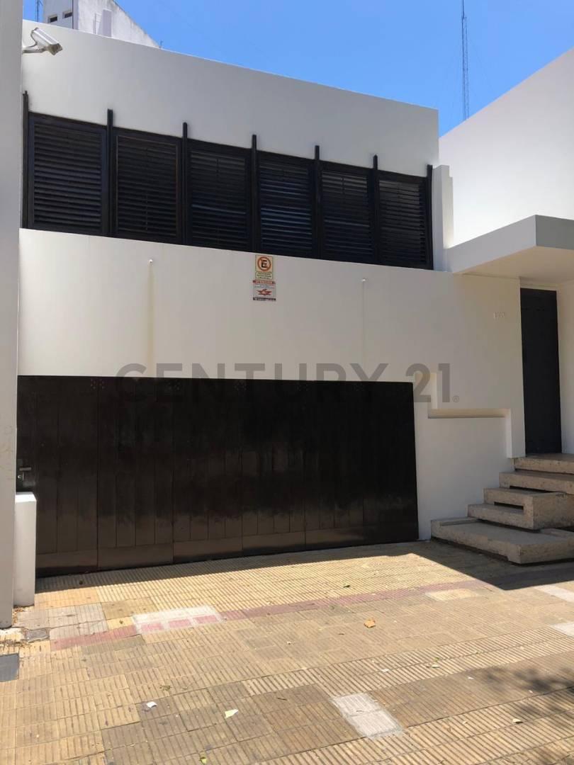 Foto de Casa de autor en Diagonal 74 . Arquitectura + ubicación estratégica ., imagen 1