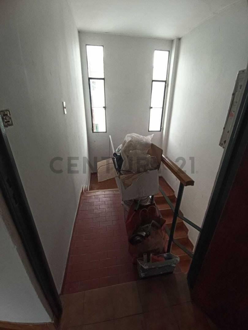 Foto de Departamento de 2 dormitorios con placard y escritorio, unico en planta, imagen 2