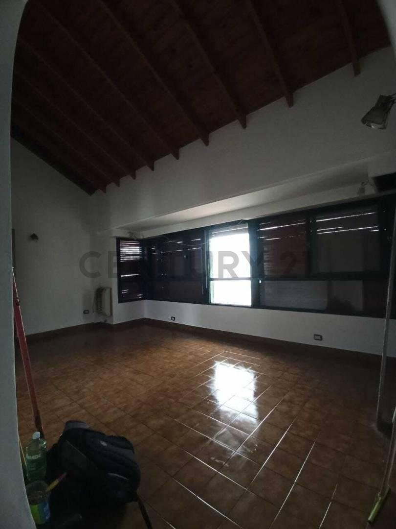 Foto de Departamento de 2 dormitorios con placard y escritorio, unico en planta, imagen 5