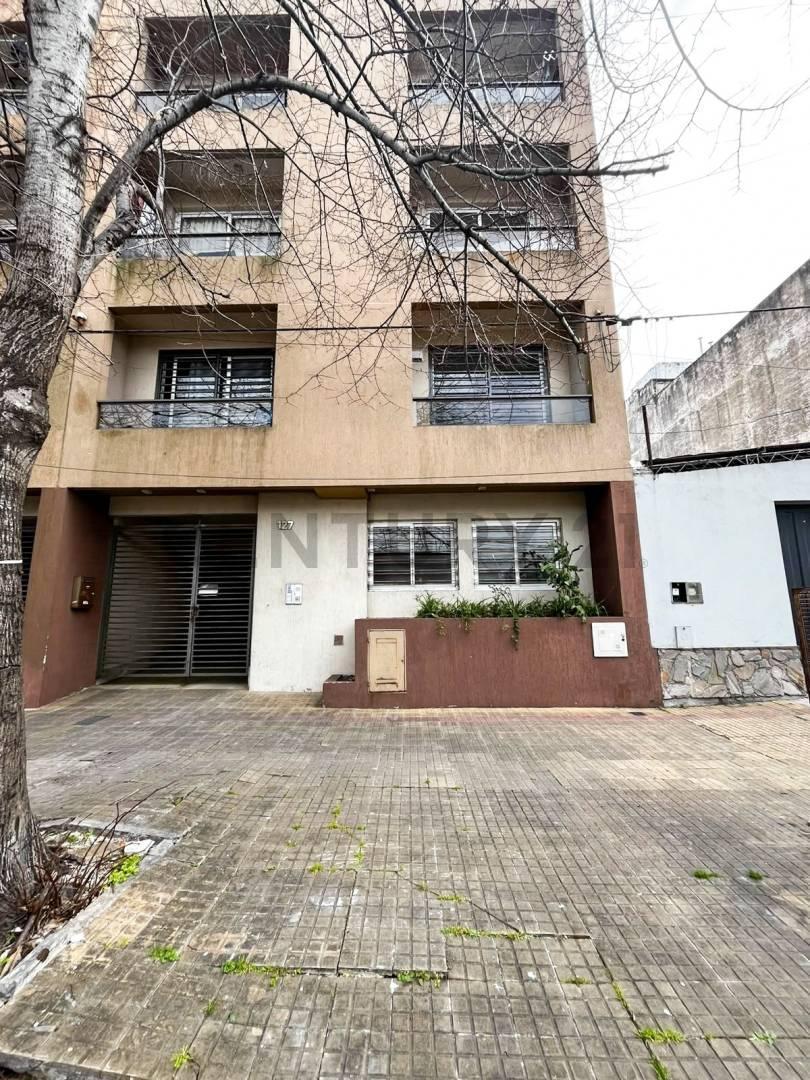 Foto de Departamento 2 ambientes con cochera - 1 piso por escalera, imagen 2