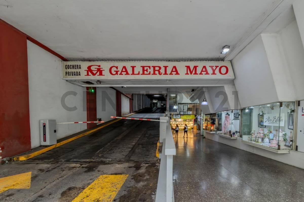 Foto de Oficina con baño privado en Galería Mayo, ciudad de La Plata, imagen 1