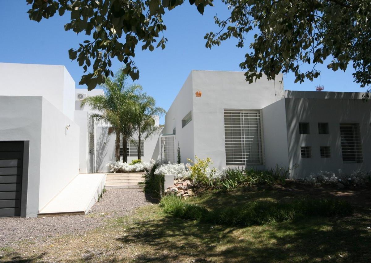Alquiler o Venta Espectacular Casa Golf Villa Allende 4
