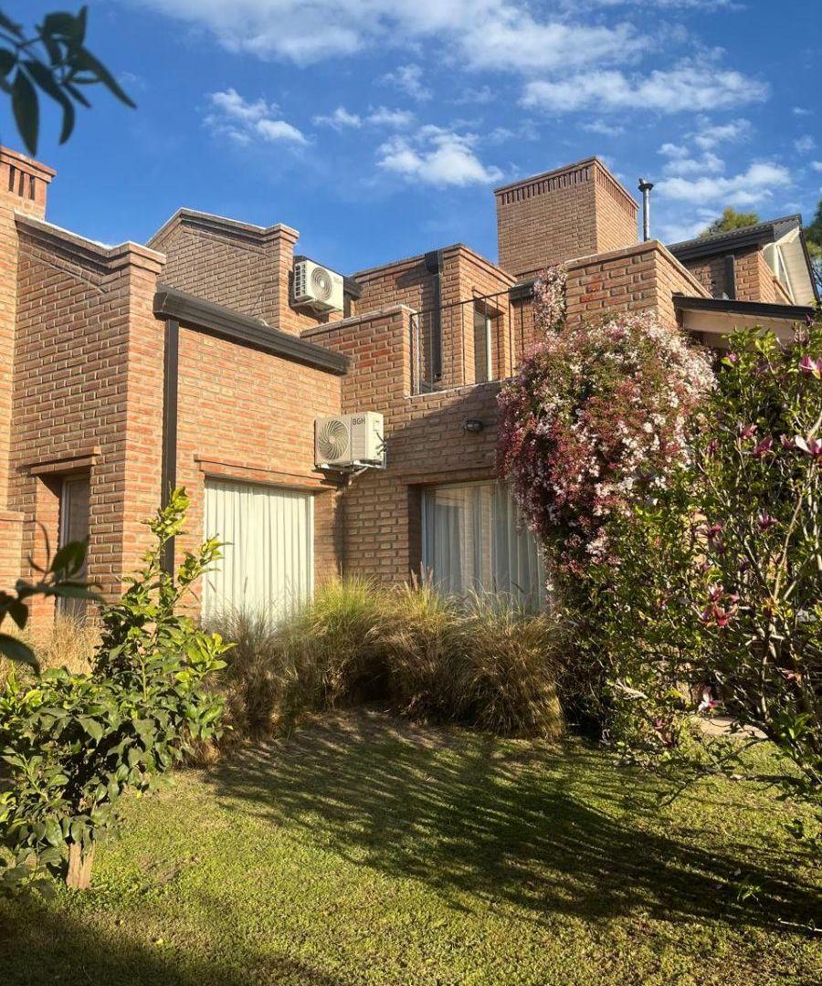 Venta. Barrio Privado La Herradura. Impecable.