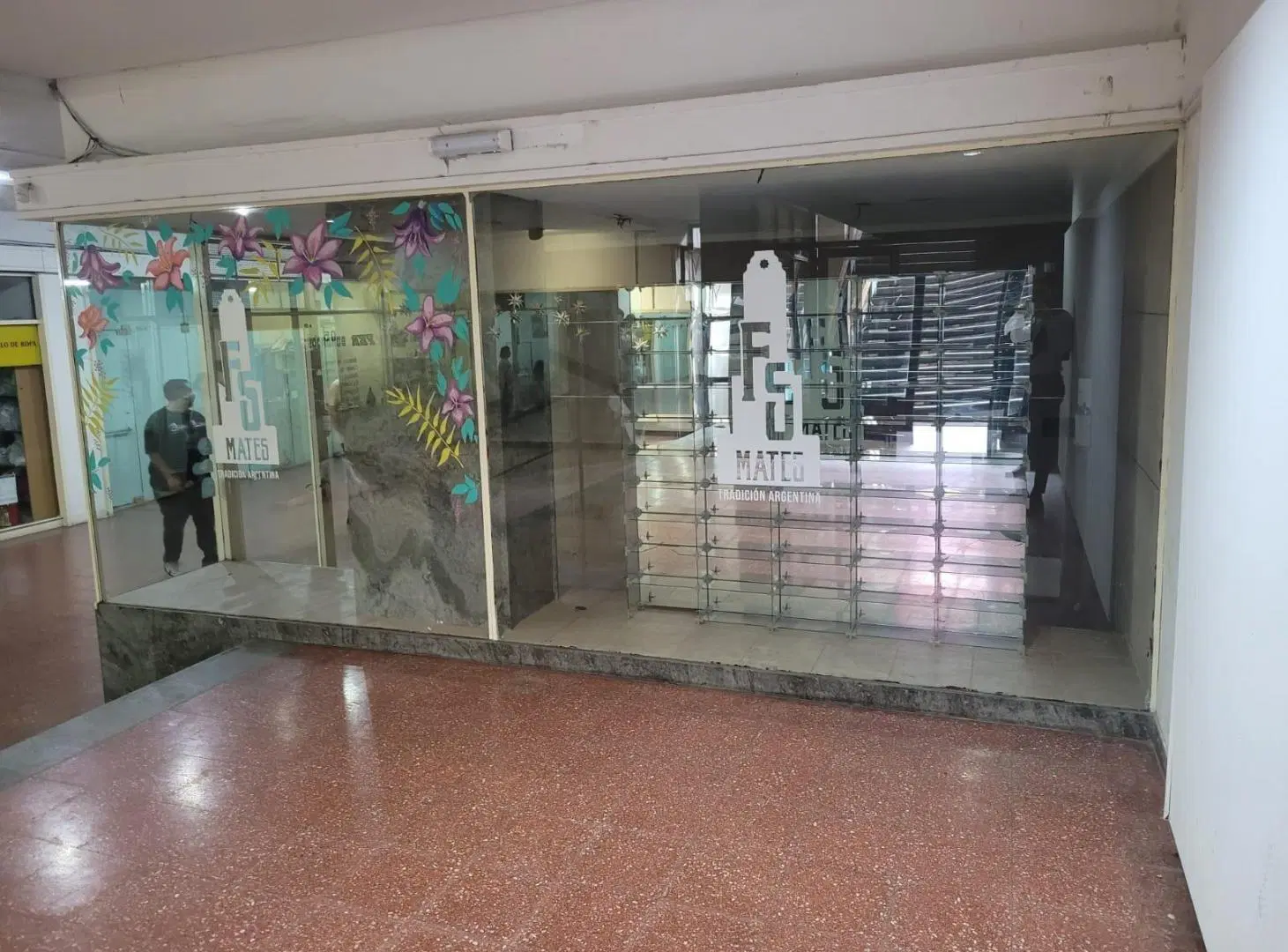 Local en peatonal Córdoba 3