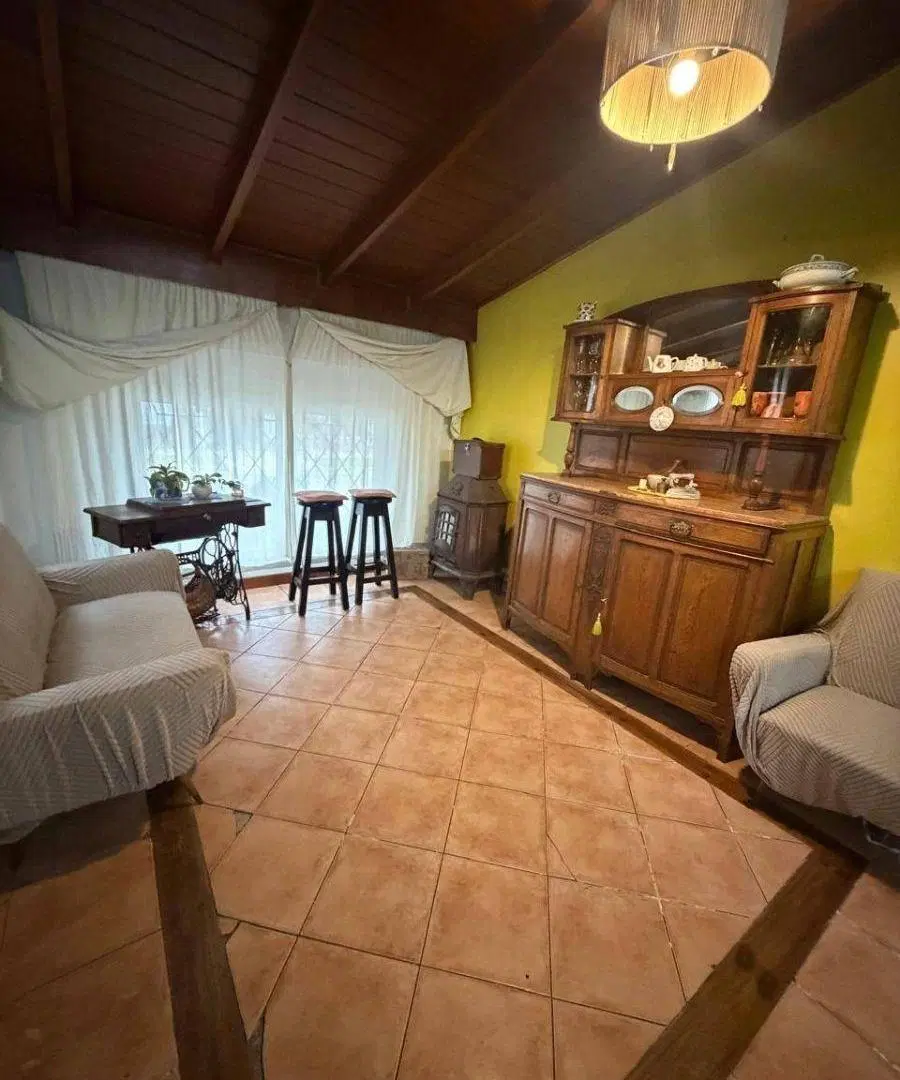 Casa en venta 4 ambientes 2 cocheras 4