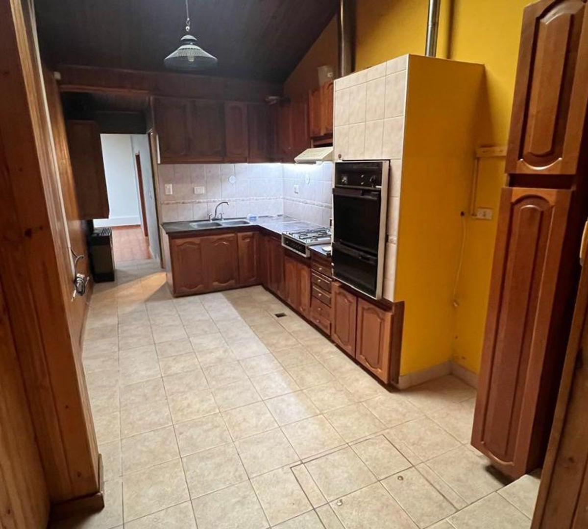 Venta de Casa 4 Dorm. 3