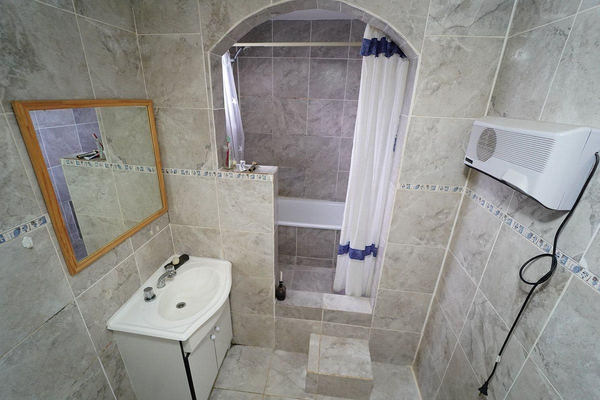 Venta o Permuta Casa y Dpto en Barrio Alakalufes 1