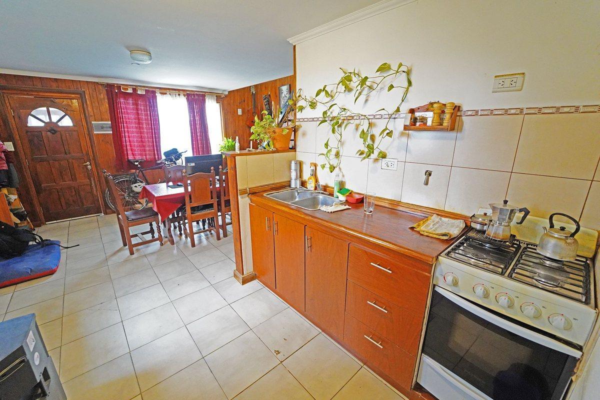 Venta o Permuta Casa y Dpto en Barrio Alakalufes 4