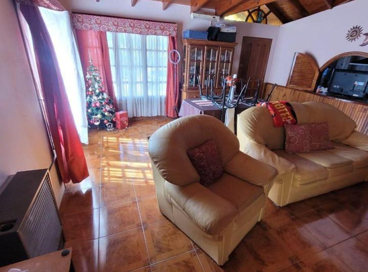 Se vende gran propiedad más dos departamentos 3