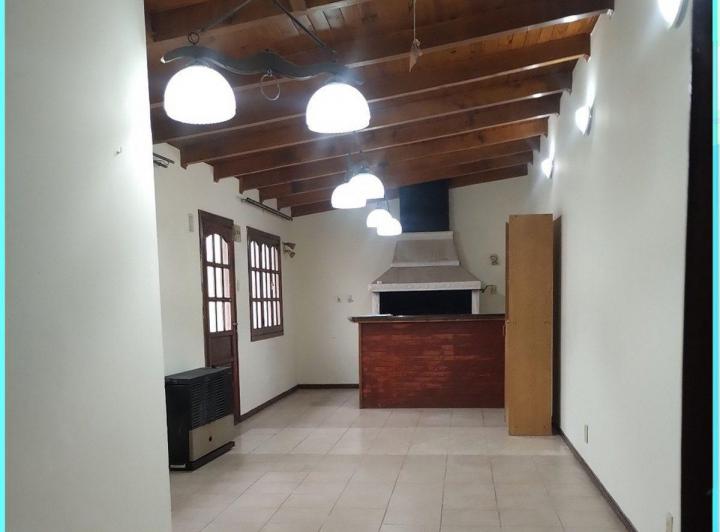 AMPLIA CASA + 2 DEPARTAMENTOS 1