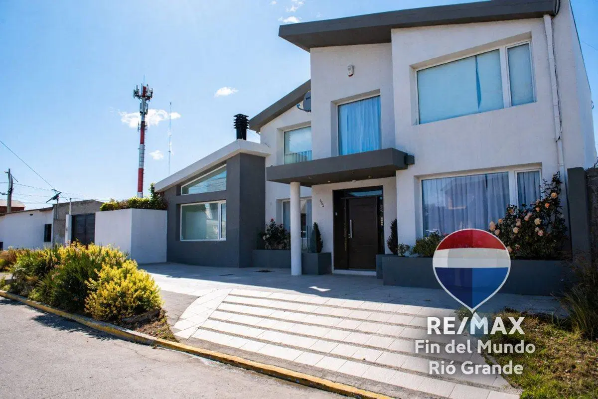 VENTA CASA CON QUINCHO Y PILETA CLIMATIZADA R.G 2