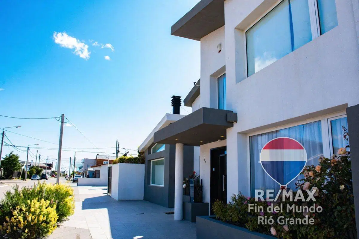 VENTA CASA CON QUINCHO Y PILETA CLIMATIZADA R.G 4