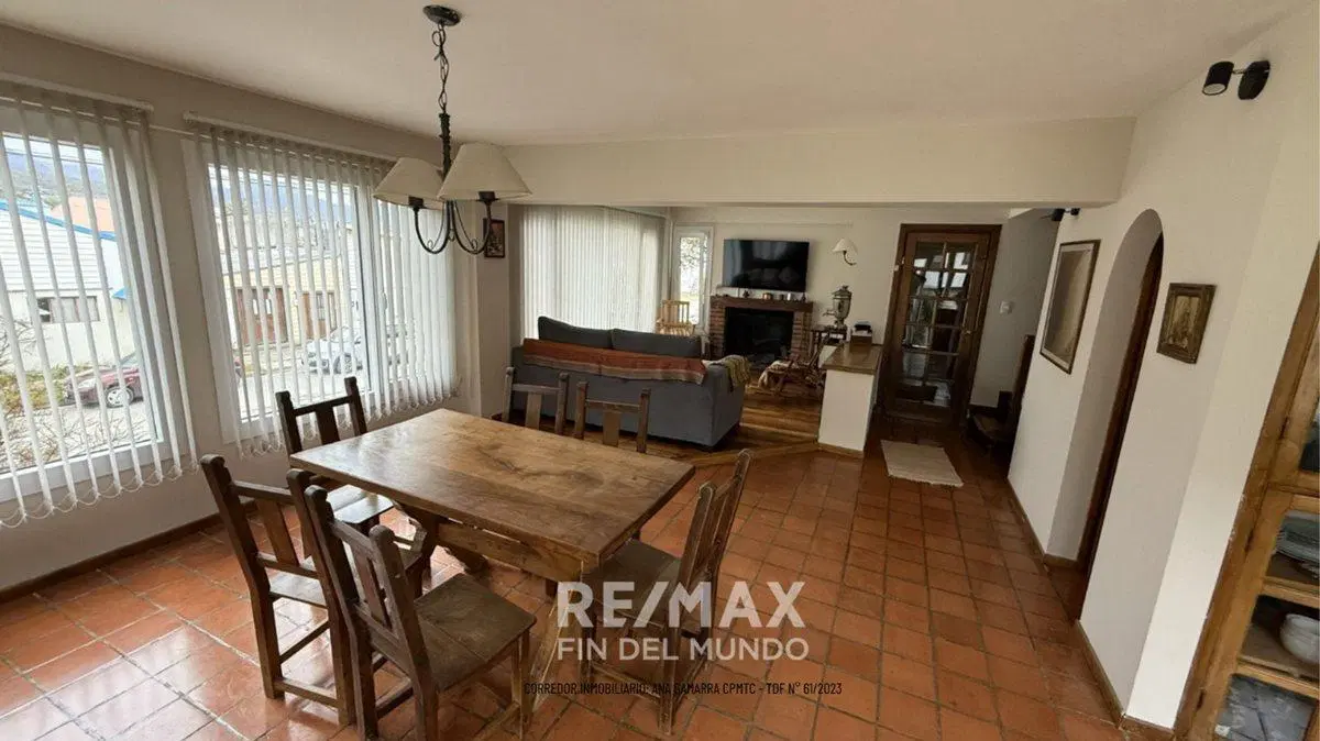 VENTA| CASA alta gama | 5 dorm y garage| Bº ANDINO 3