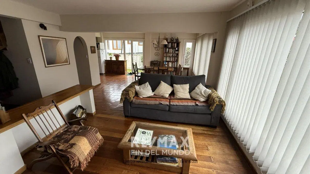 VENTA| CASA alta gama | 5 dorm y garage| Bº ANDINO 2