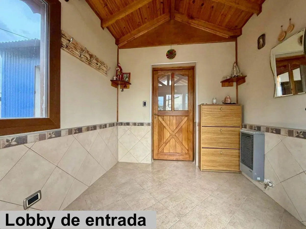 Amplia casa con patio y parrilla EN VENTA USHUAIA. 2