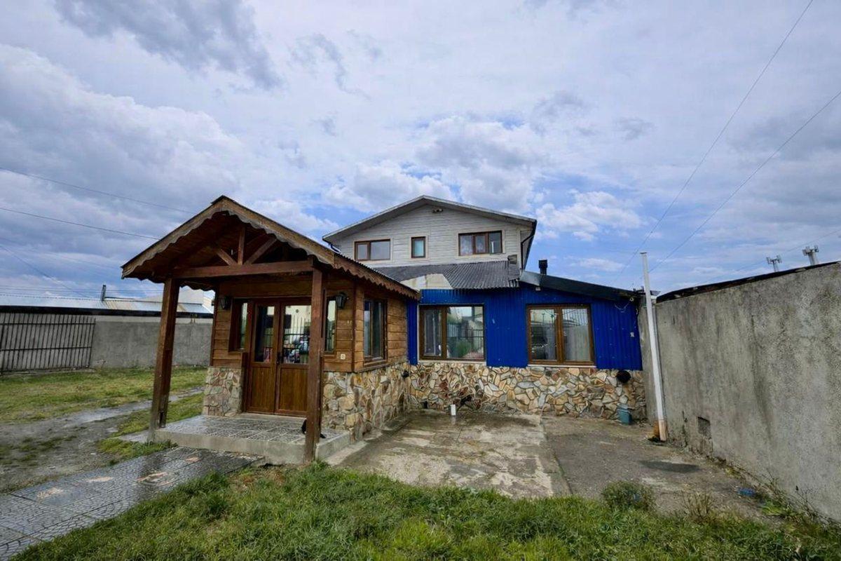 Amplia casa con patio y parrilla EN VENTA USHUAIA.