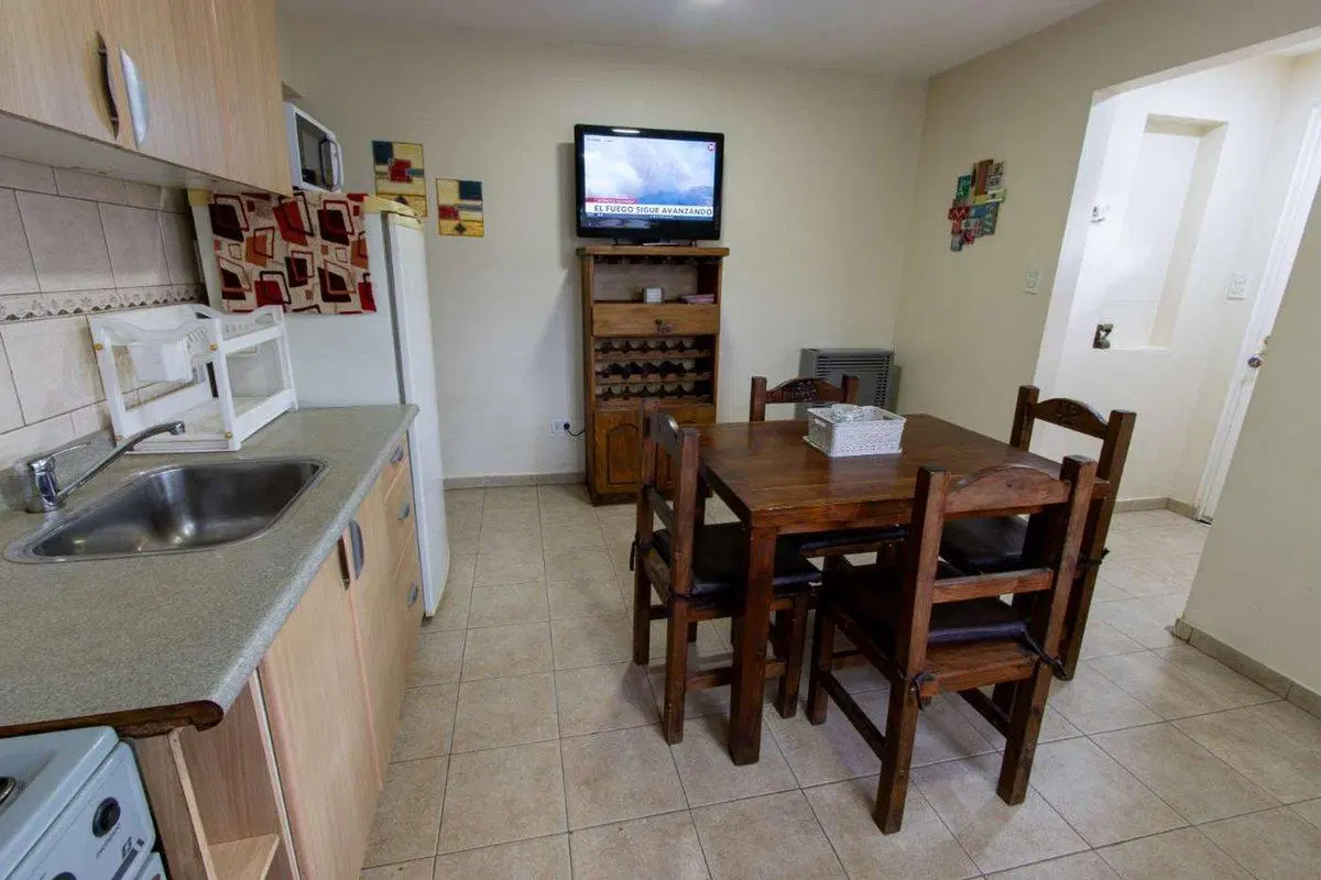 VENTA CASA + 3 DEPARTAMENTOS ORIENTADO A RENTA 4