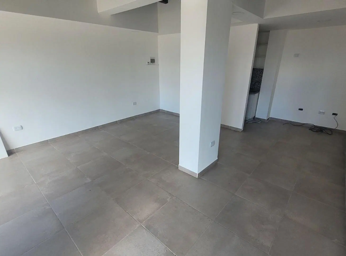 Importante Local Comercial Zona Centrica 4