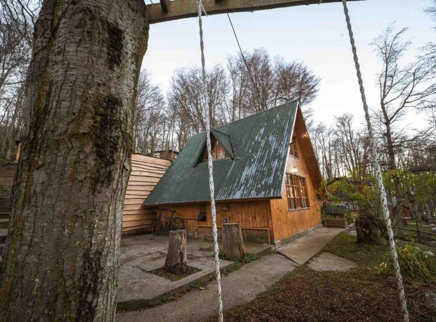 VENTA DE CASA TIPO CABAÑA + MONOAMBIENTE 4