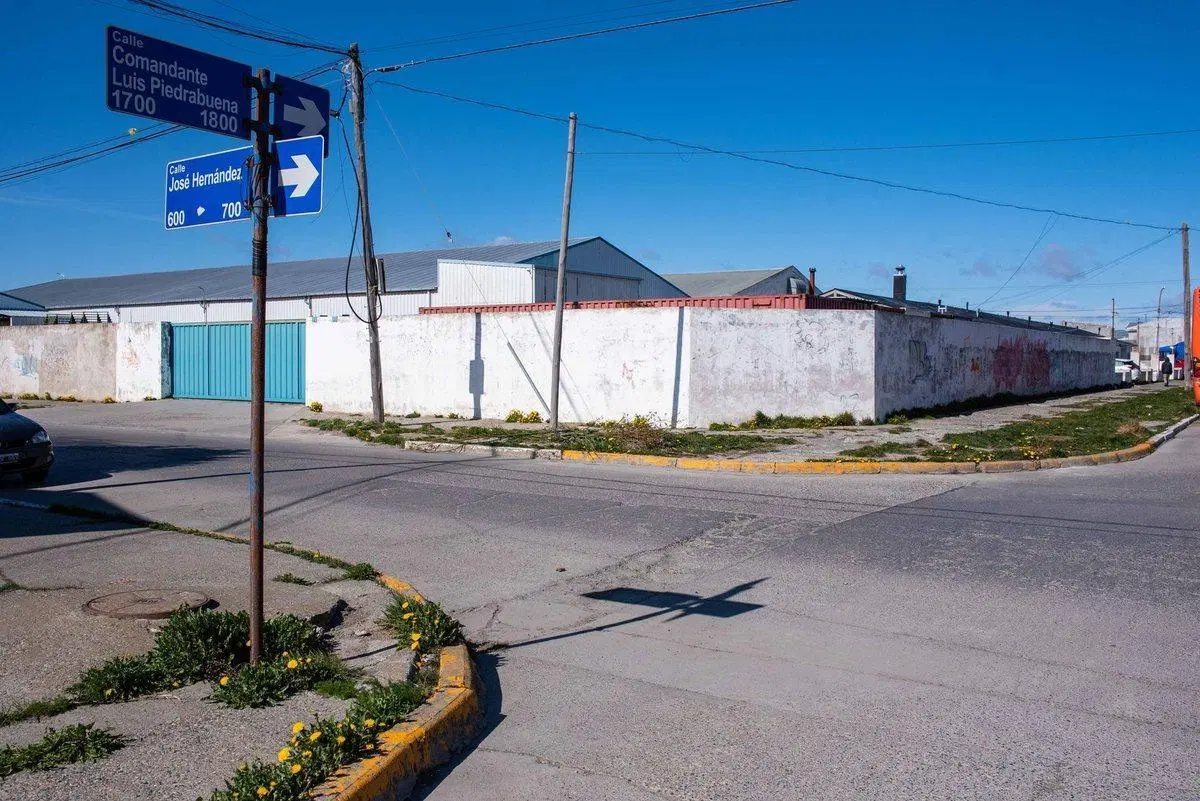 ALQUILER – IMPORTANTE PROPIEDAD INDUSTRIAL EN RÍO 3
