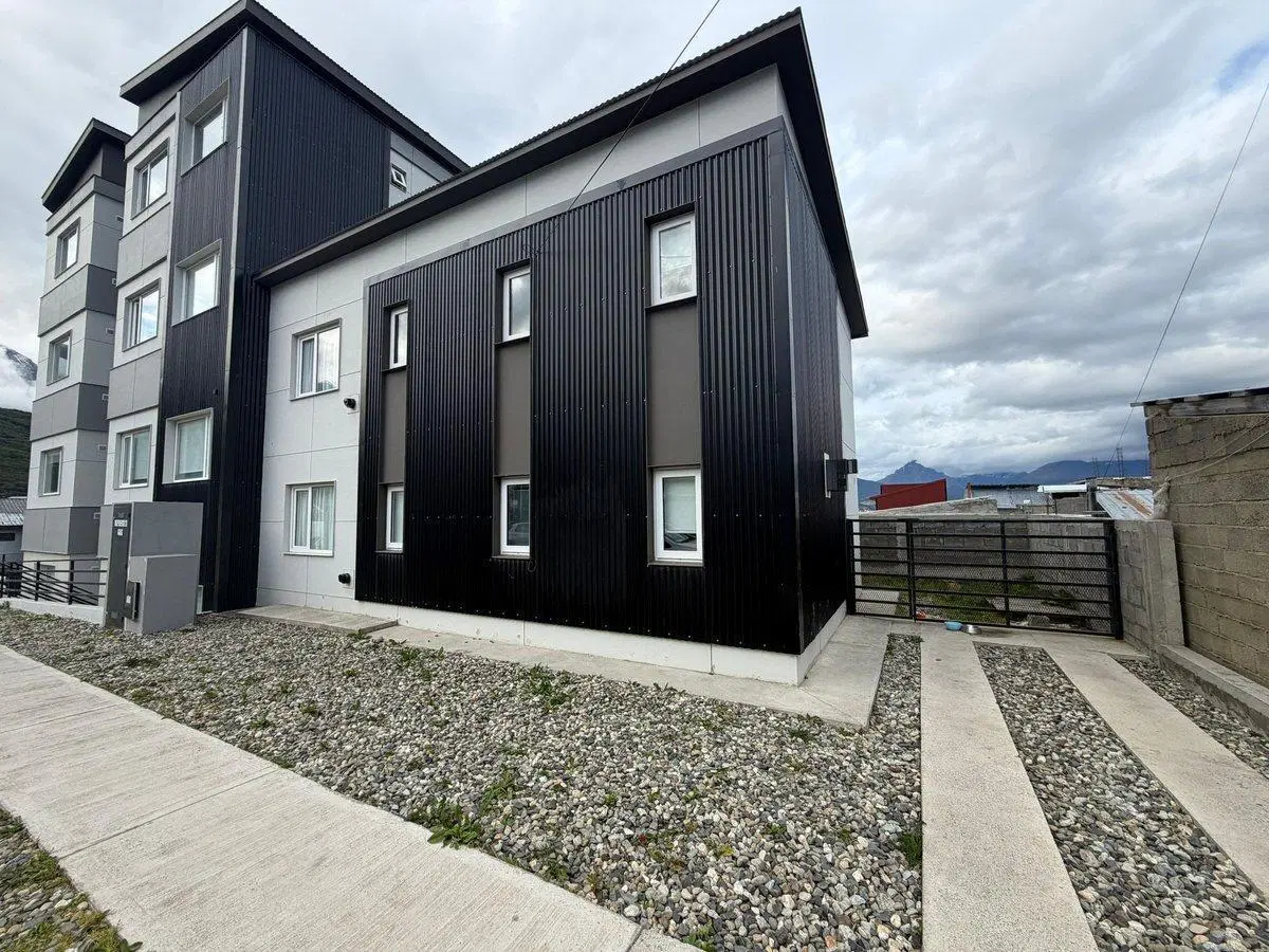 Excelente PH c/ Patio 5 ambientes-EN VENTA-USHUAIA 2