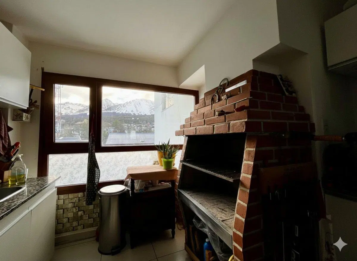 Oportunidad Ushuaia, 2 dptos, piso completo. 99m2 2