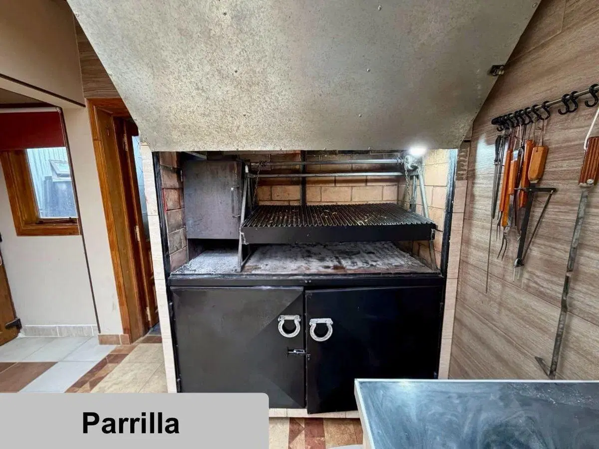 Amplia casa con patio y parrilla EN VENTA USHUAIA. 8