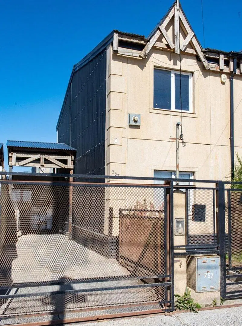 DUPLEX EN VENTA - 2 DORMITORIOS B° CHACRA 13 4
