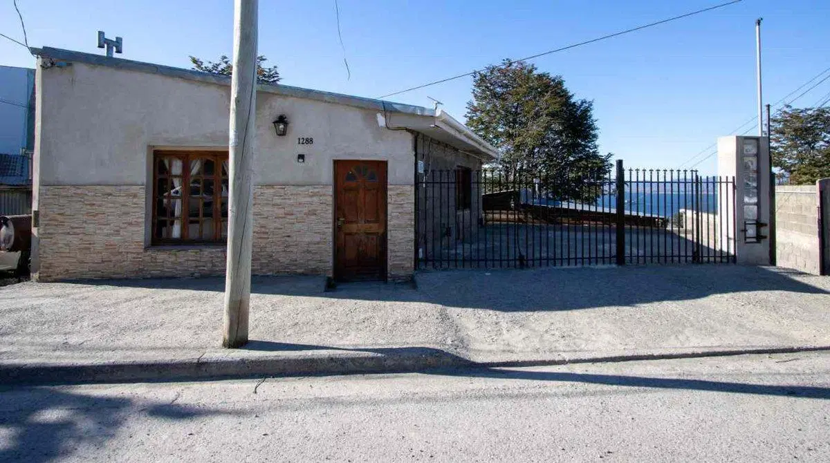 VENTA COMPLEJO 3  DEPARTAMENTOS + 1 CASA 3