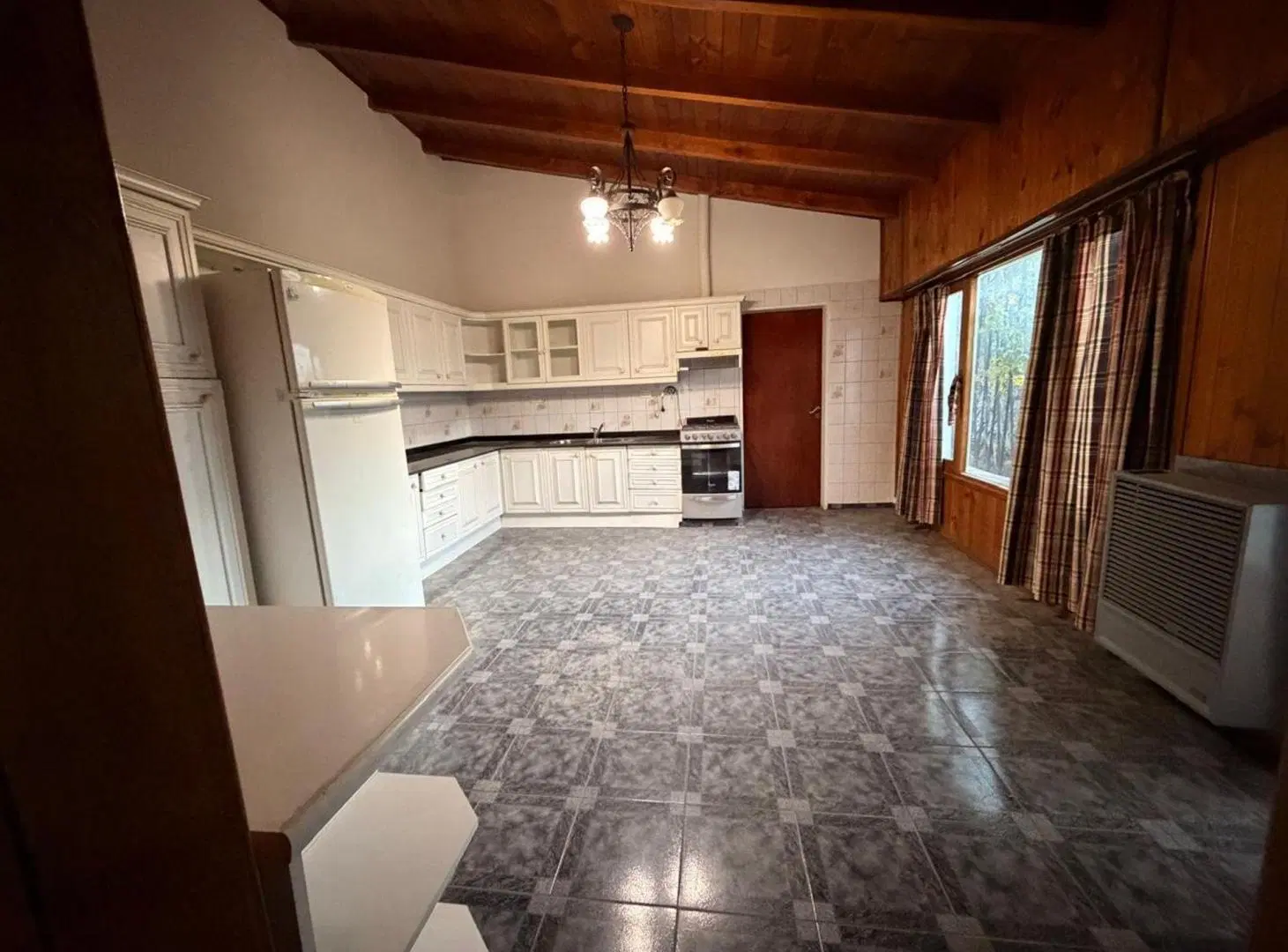 CASA EN VENTA 9 AMBIENTES CON QUINCHO Y PARRILLA 2