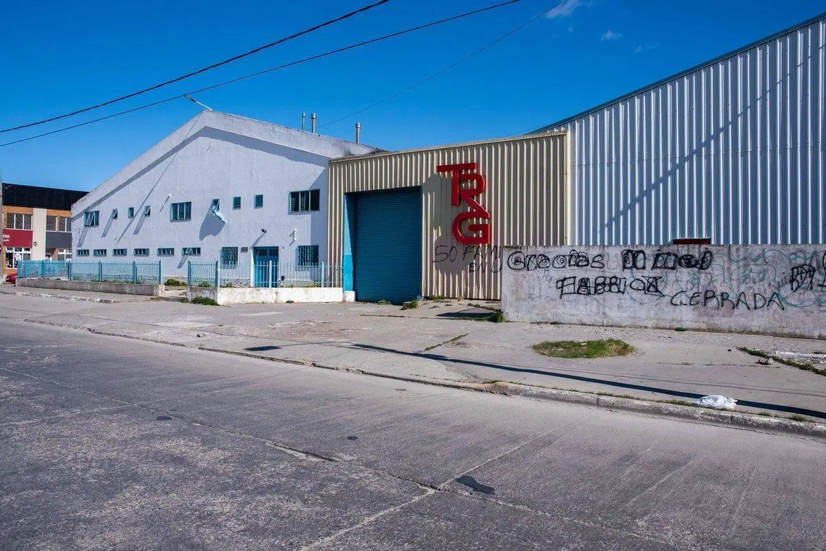 ALQUILER – IMPORTANTE PROPIEDAD INDUSTRIAL EN RÍO 5
