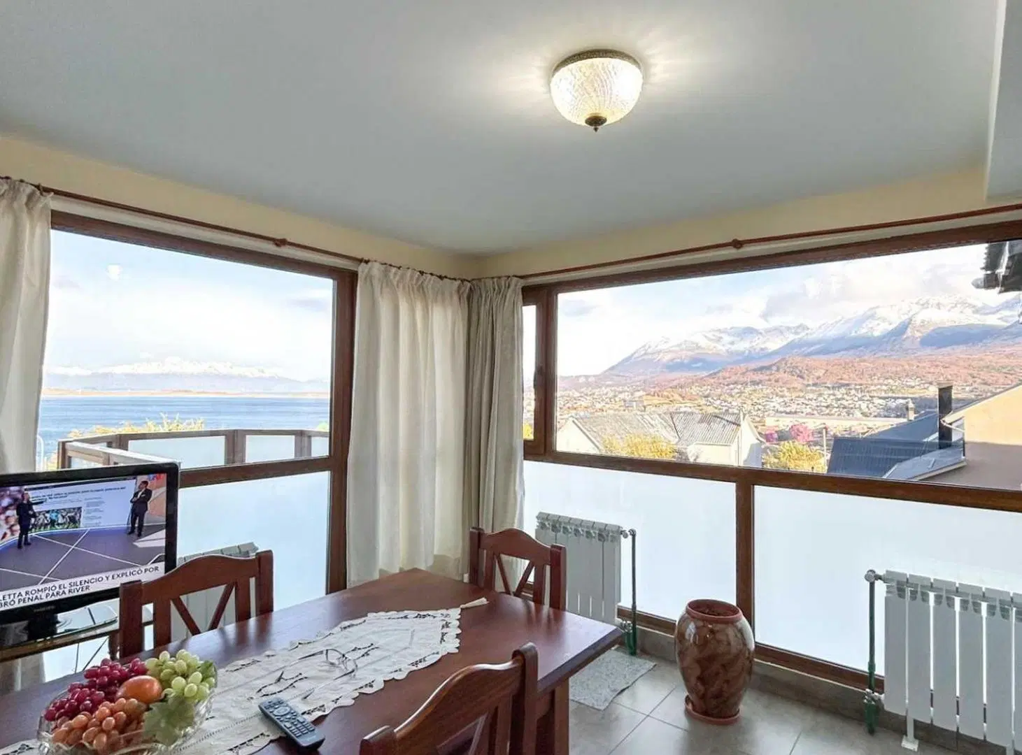 VISTAS Y COMODIDAD! CASA 3 DORM + QUINCHO +COCHERA 5