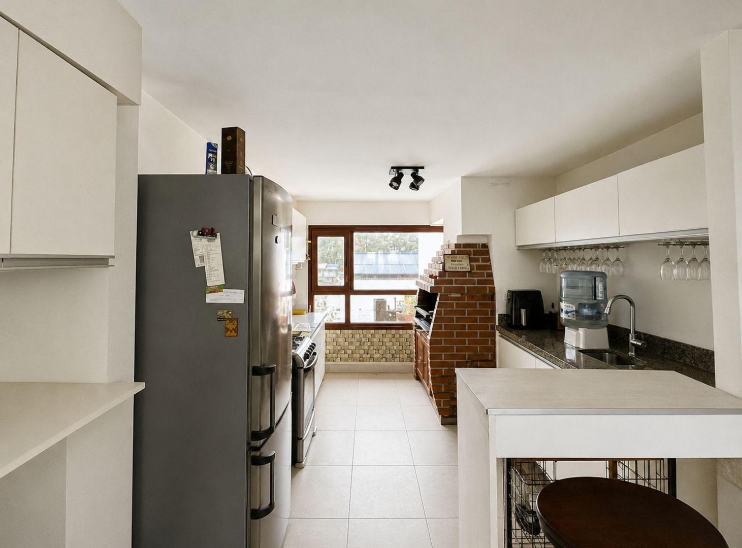 Foto de Oportunidad Ushuaia, 2 dptos, piso completo. 99m2, imagen 2