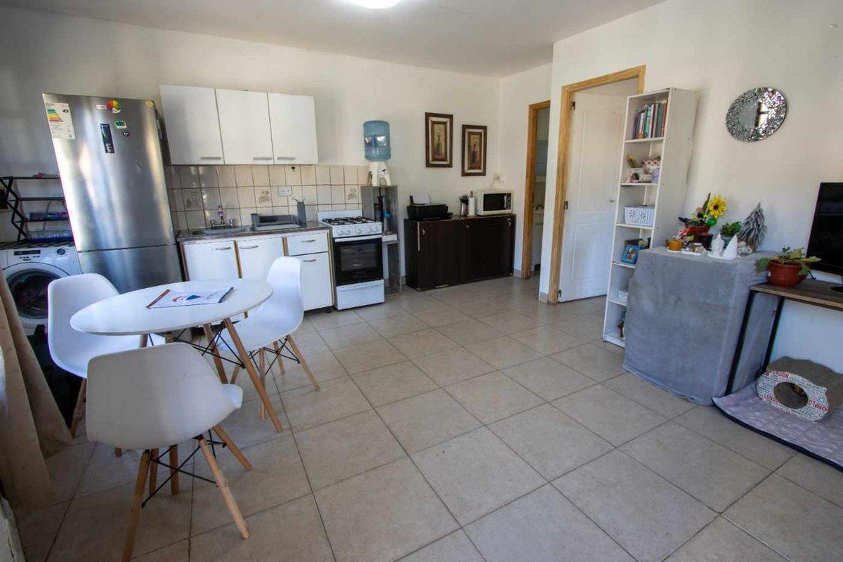 Foto de VENTA COMPLEJO 3 DEPARTAMENTOS + 1 CASA, imagen 2