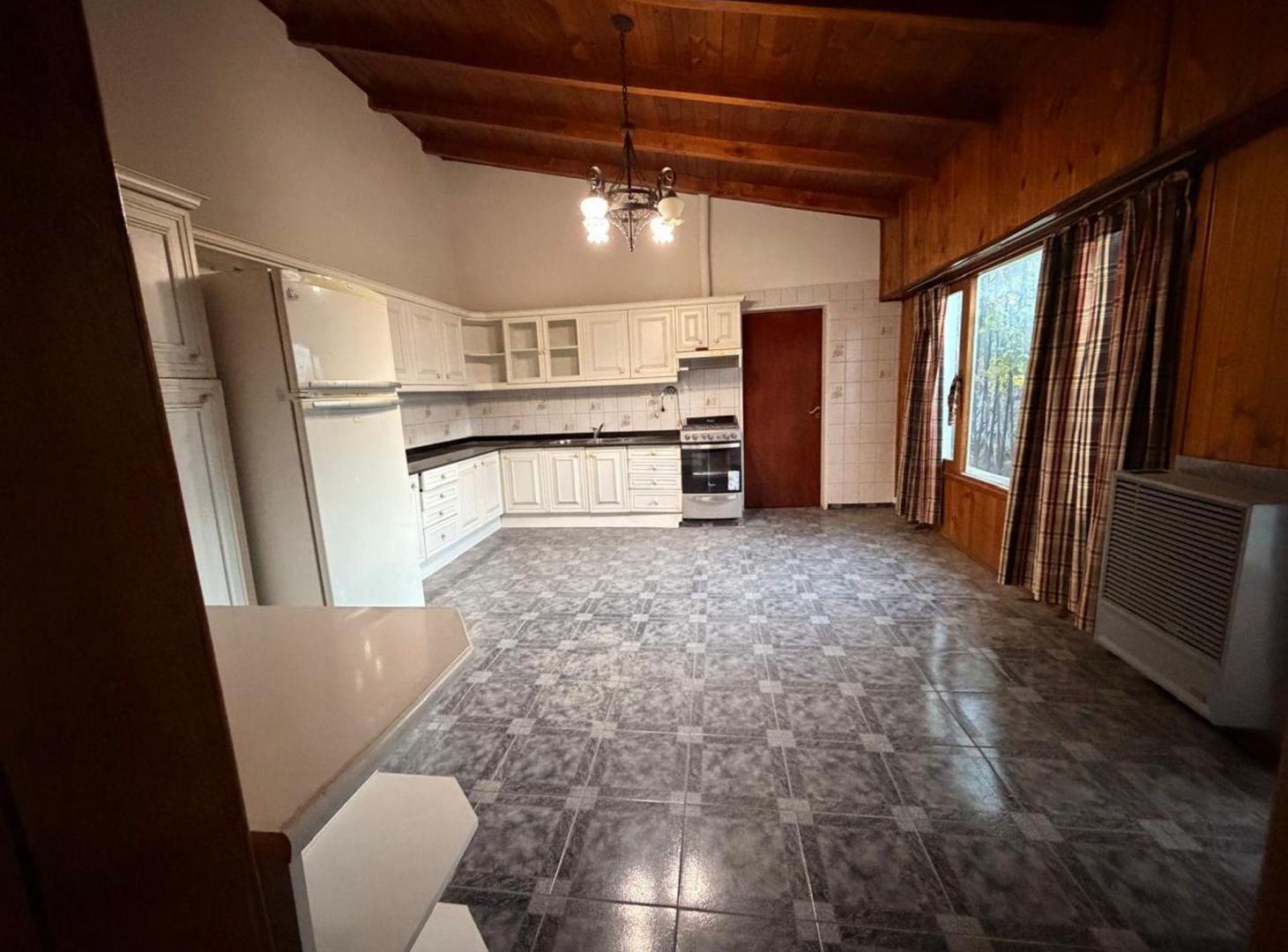 Foto de CASA EN VENTA / APTA CREDITO / 9 AMBIENTES, imagen 5