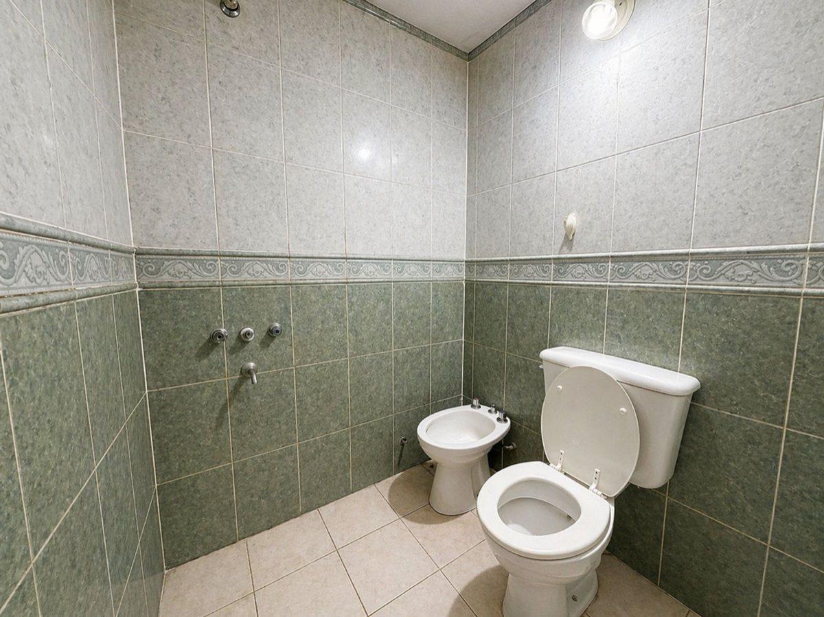 Foto de VENTA O PERMUTA casa + local + dptos Ushuaia., imagen 2