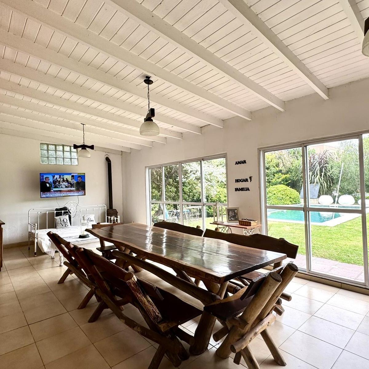 CASA EN BARRIO CERRADO ALTOS DEL SOL CON 50% PERMUTA