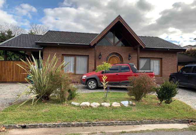 Alquiler barrio cerrado altos del Sol casa 5 ambientes
