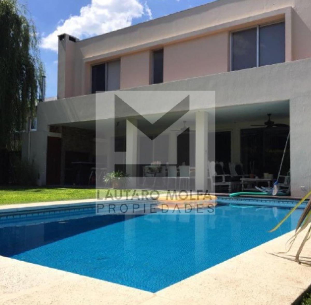 Casa Cuatro dormitorios Barrio Privado Altos del Sol