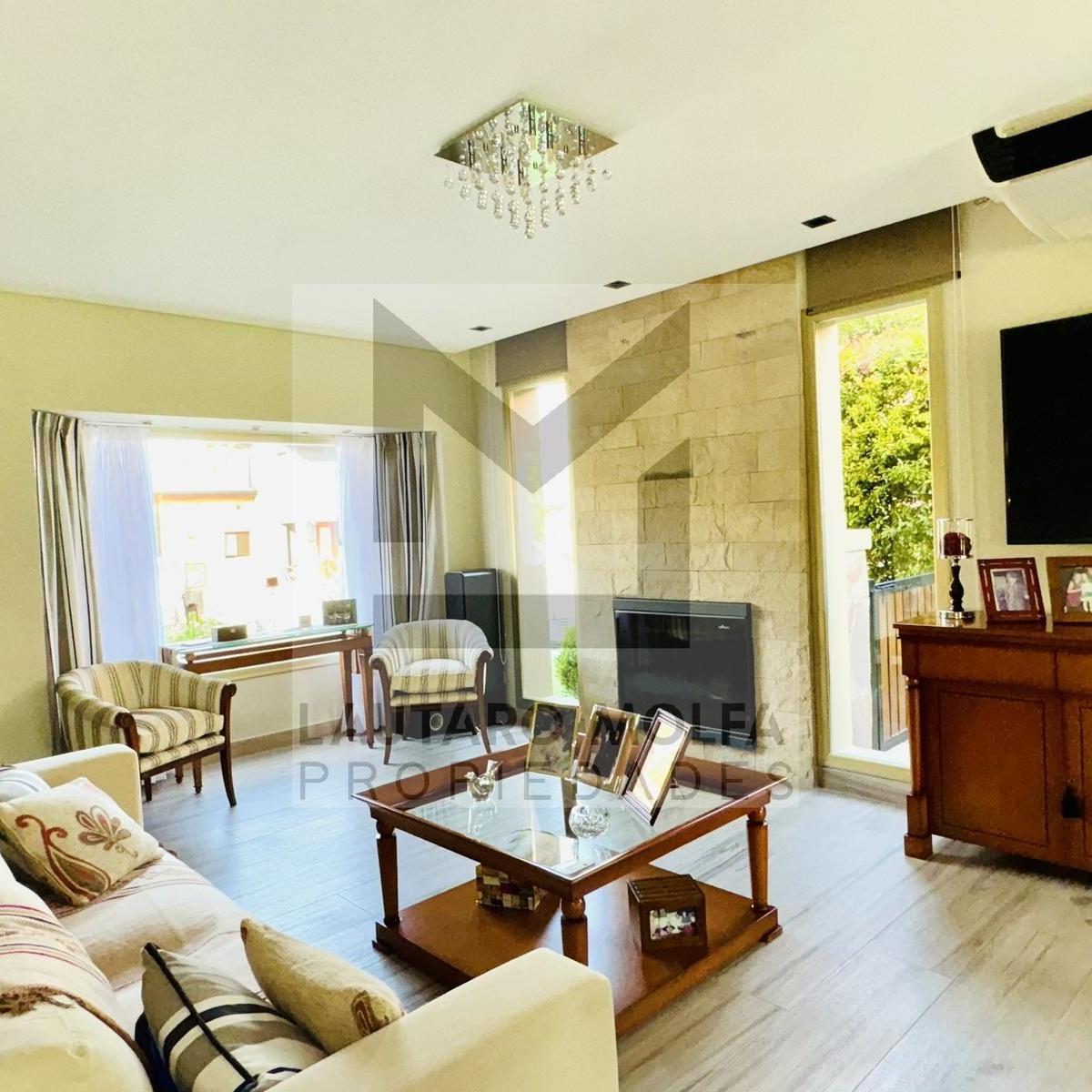 CATEGORICO Y MODERNO CHALET EN BARRIO ALTOS DEL SOL