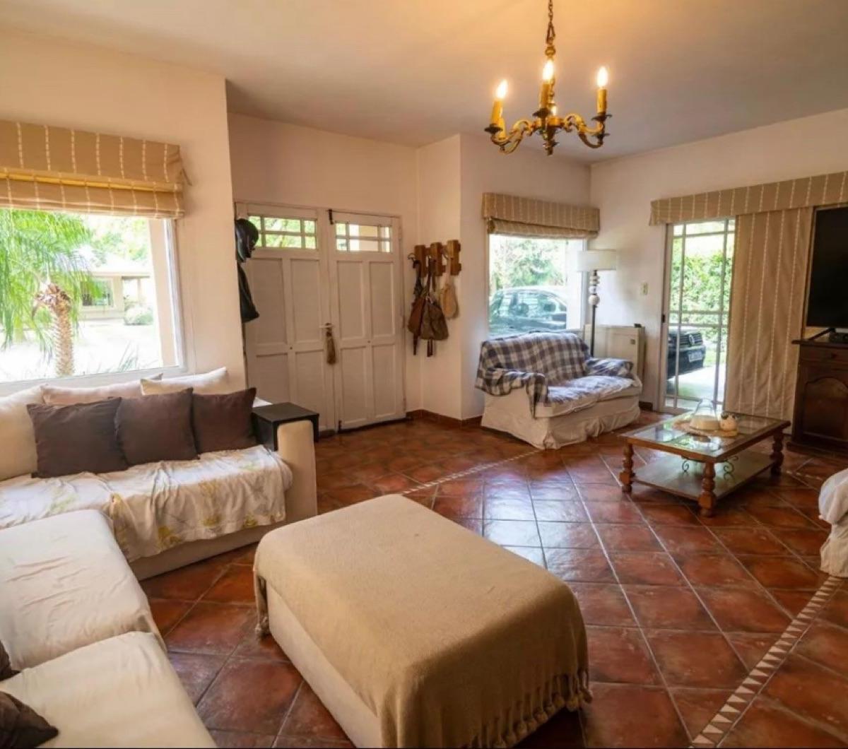 Casa en Barrio Cerrado El Casco de Moreno 1