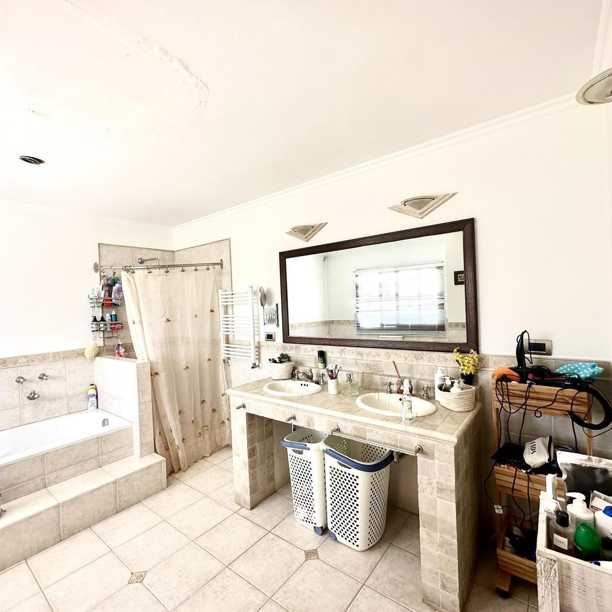 Foto de CASA EN VENTA 5 AMBIENTES BARRIO ALTOS DEL SOL, imagen 2