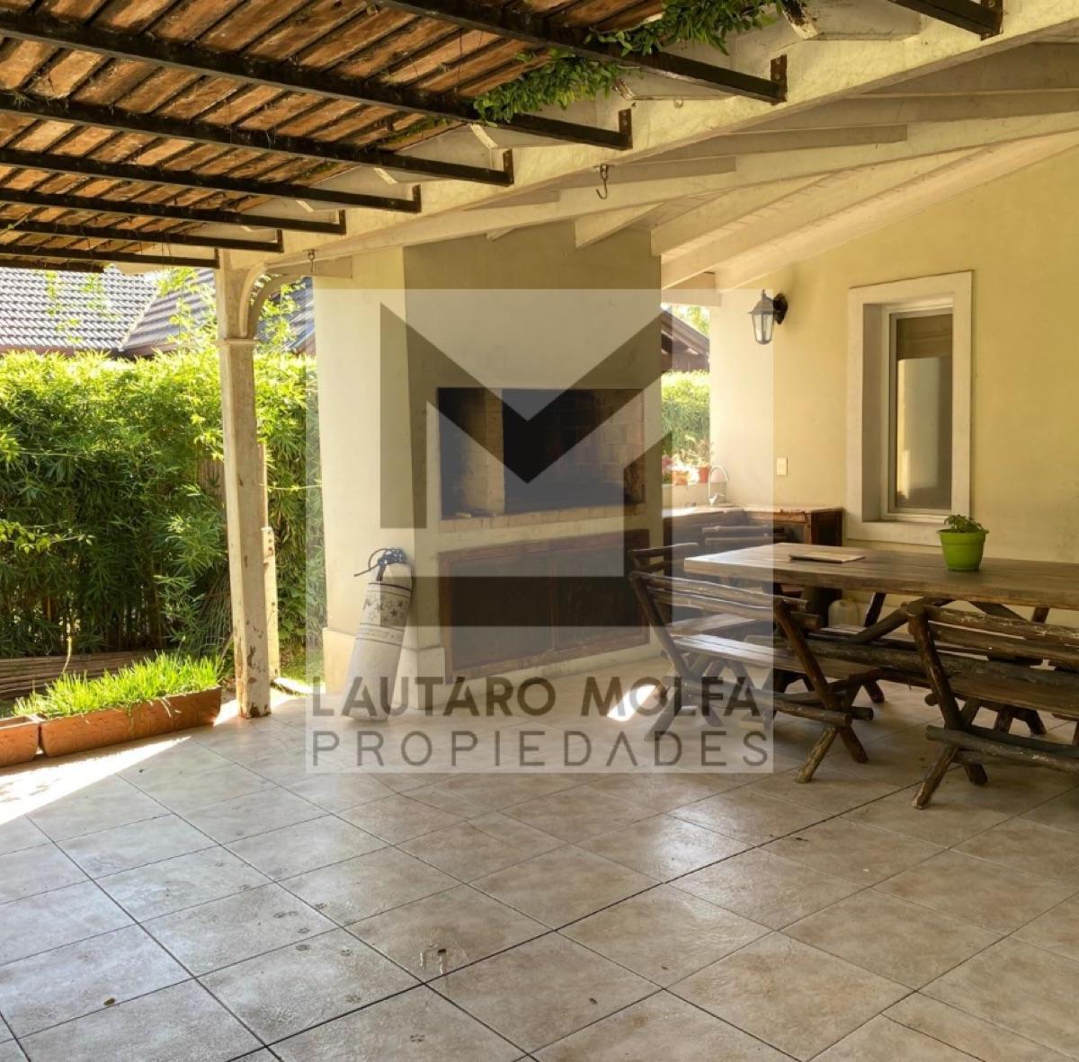 AMPLIA CASA EN BARRIO CERRADO ALTOS DEL SOL DE 6 AMBIENTES CON PILETA