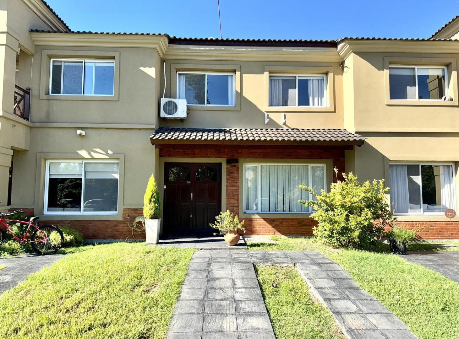 COMODO  DUPLEX DE 4 AMB. VENTA O ALQUILER EN BARRIO ALTOS DEL SOL