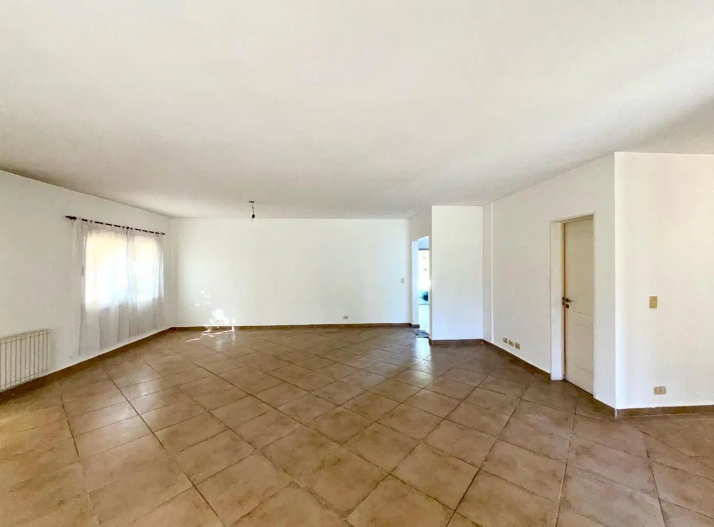 HERMOSA Y AMPLIA CASA EN BARRIO ALTOS DEL SOL EN ALQUILER 4