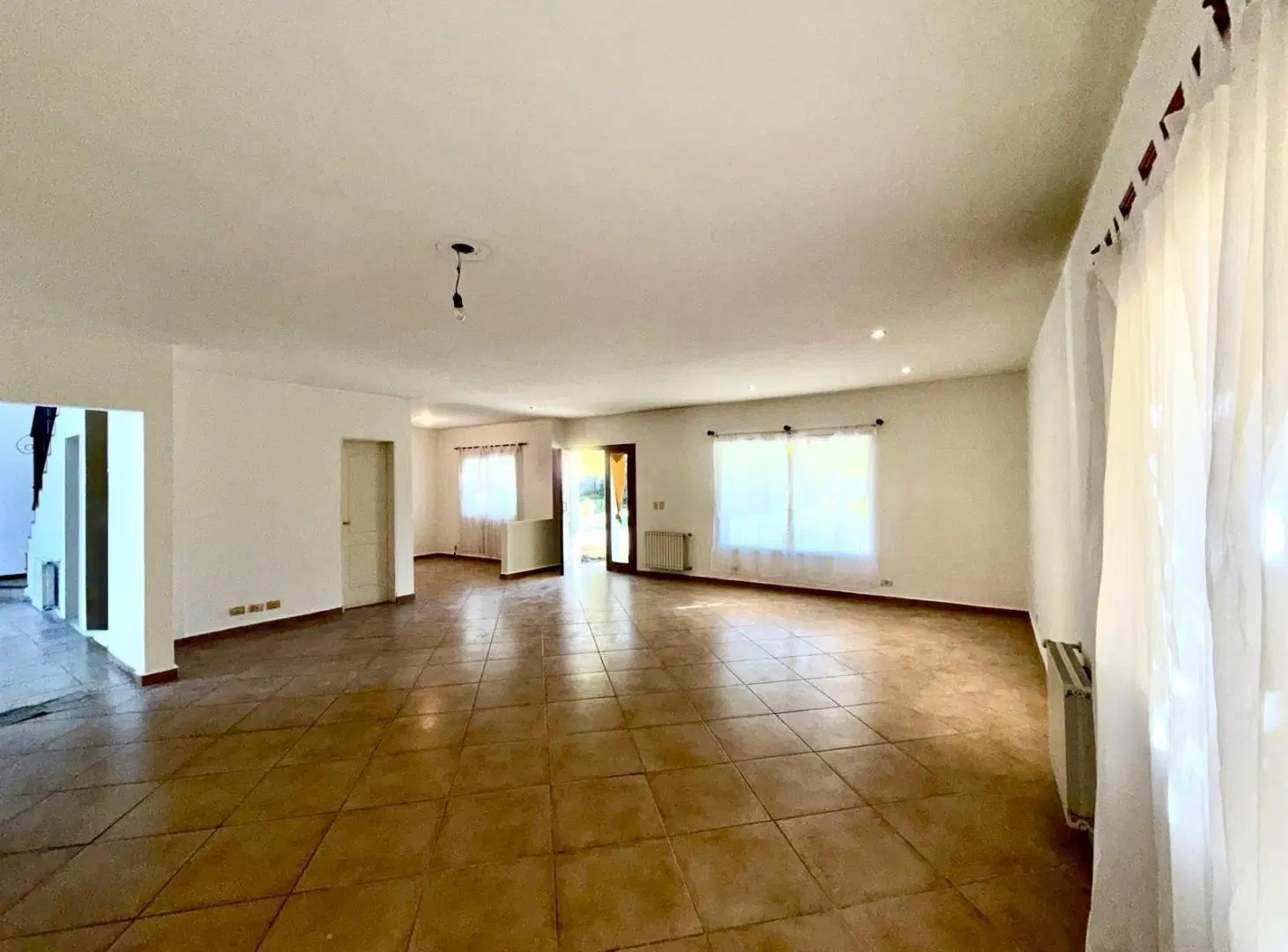 HERMOSA Y AMPLIA CASA EN BARRIO ALTOS DEL SOL EN ALQUILER 1