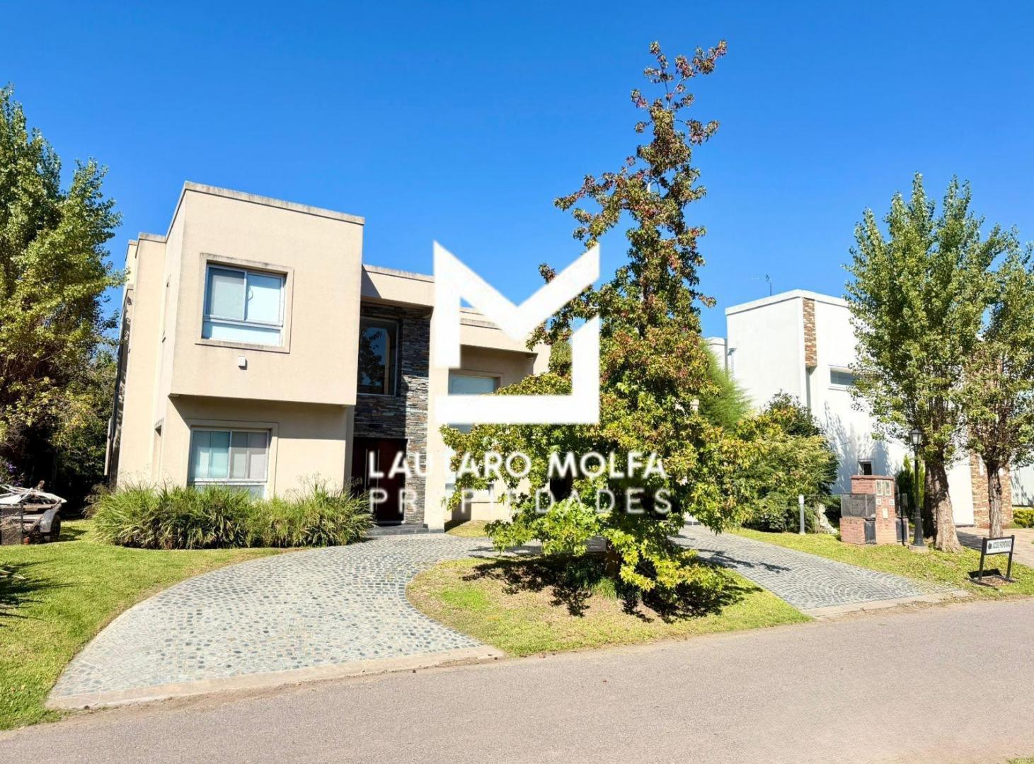 CASA MODERNA DE 6 AMBIENTES EN BARRIO CERRADO ALTOS DEL SOL