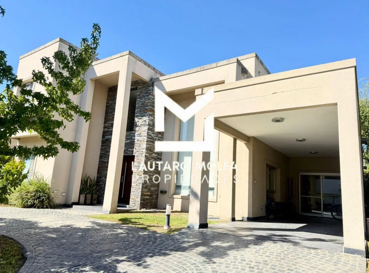 CASA MODERNA DE 6 AMBIENTES EN BARRIO CERRADO ALTOS DEL SOL 3