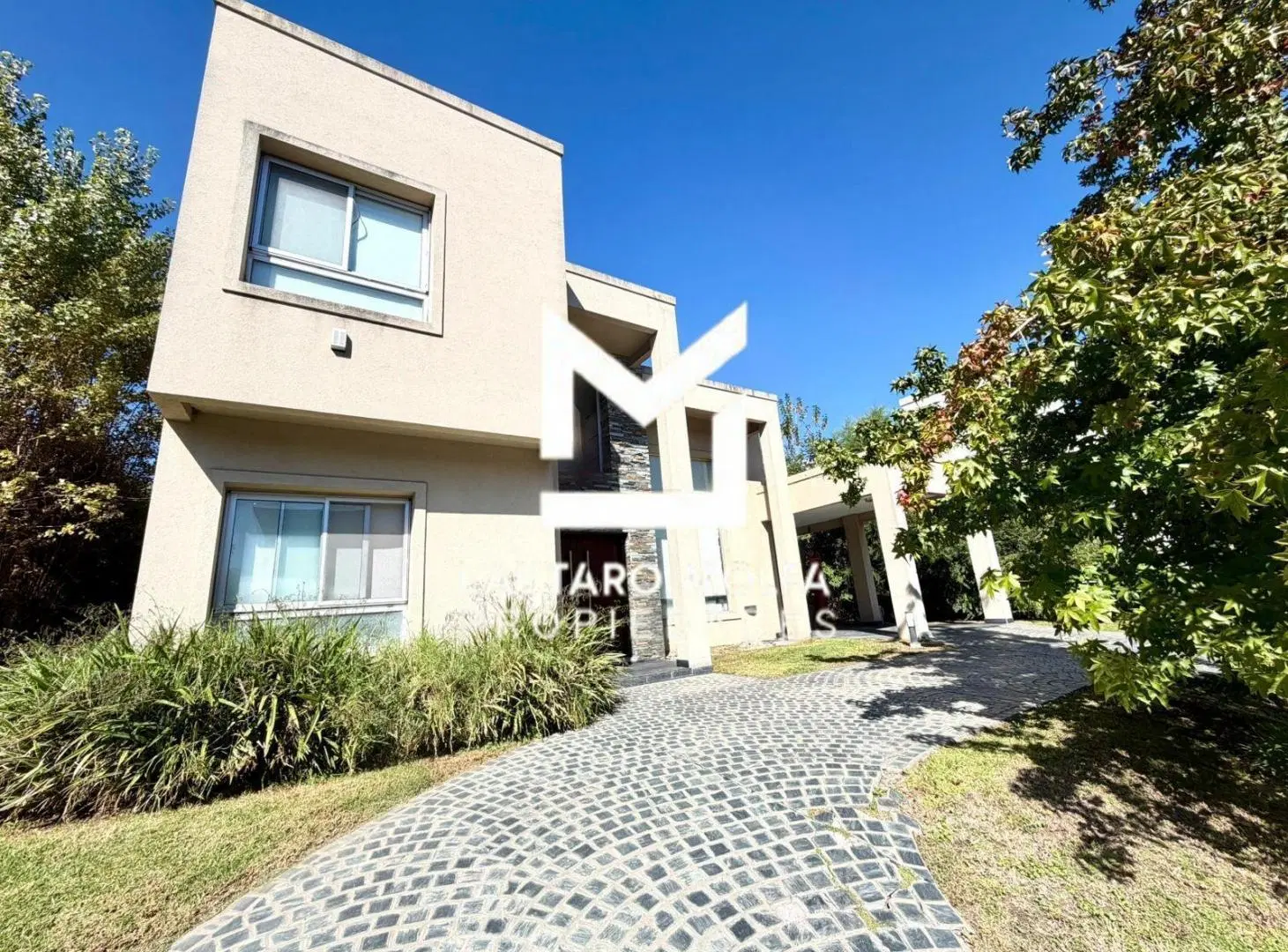 CASA MODERNA DE 6 AMBIENTES EN BARRIO CERRADO ALTOS DEL SOL 2