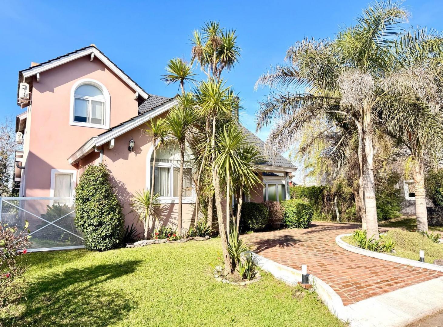 VENTA CASA CHALET MODERNO 5 AMB. EN BARRIO ALTOS DEL SOL
